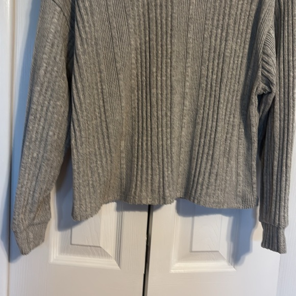 All in favor long sleeve mock neck grey sweater in size small NWOT - Picture 5 of 8